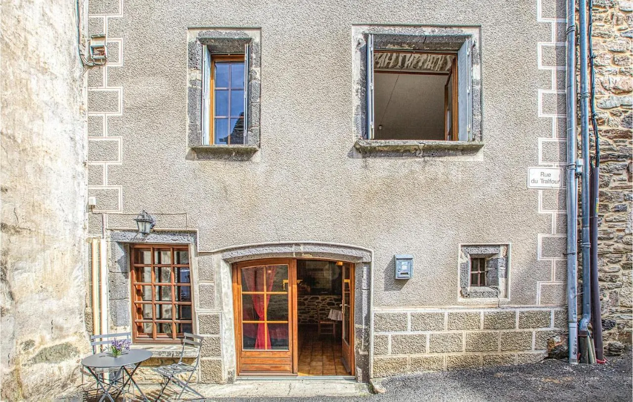 Cozy Apartment In Saint-Chely-Daubrac