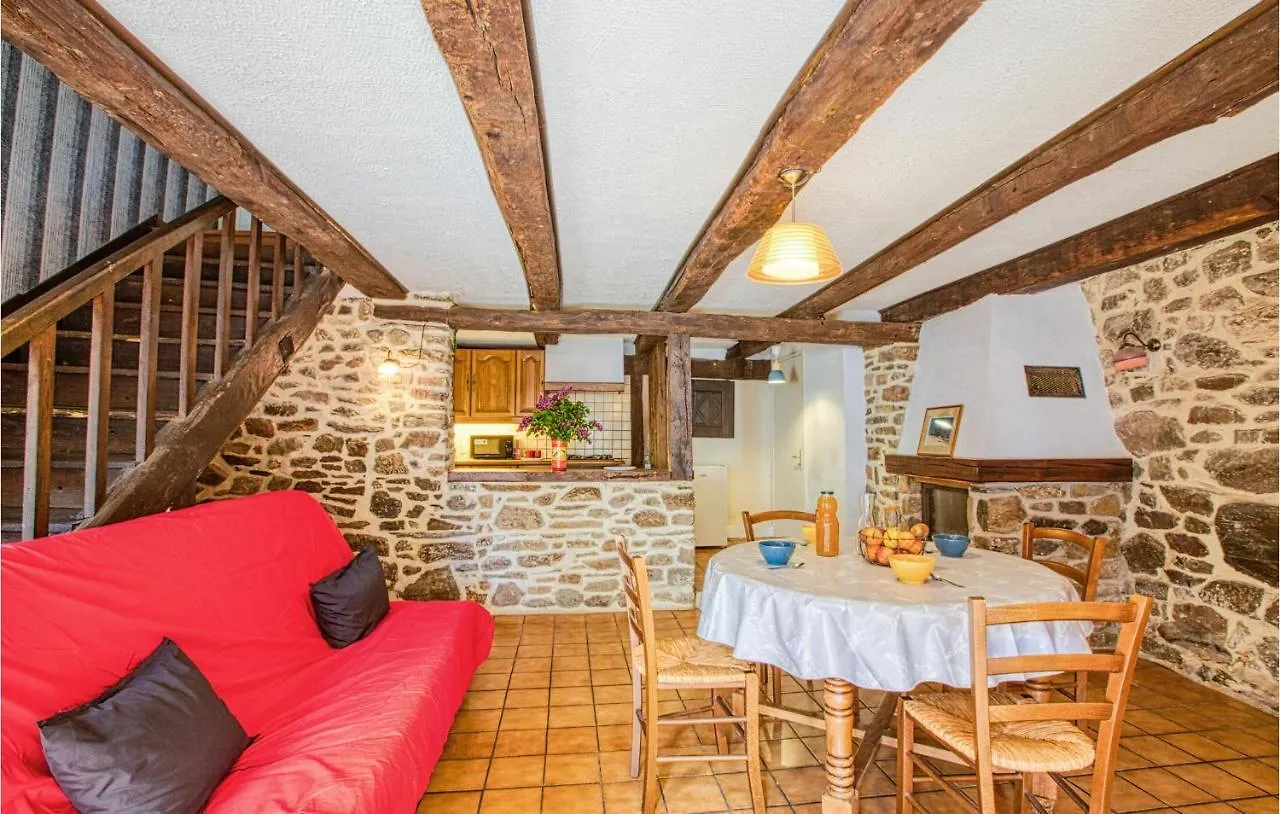 Cozy Apartment In Saint-Chely-Daubrac 프랑스